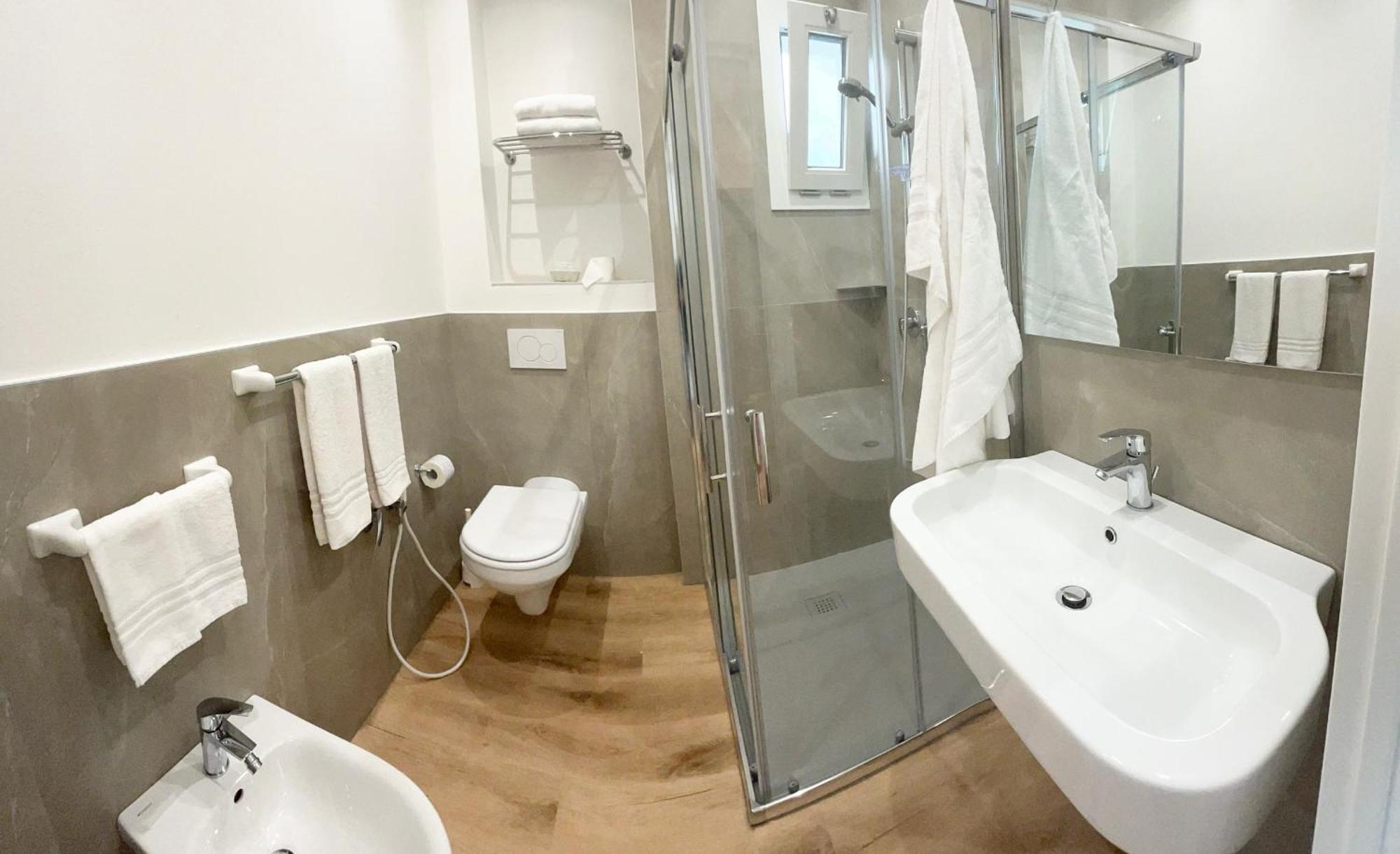 Hotel Niagara Католика Екстериор снимка